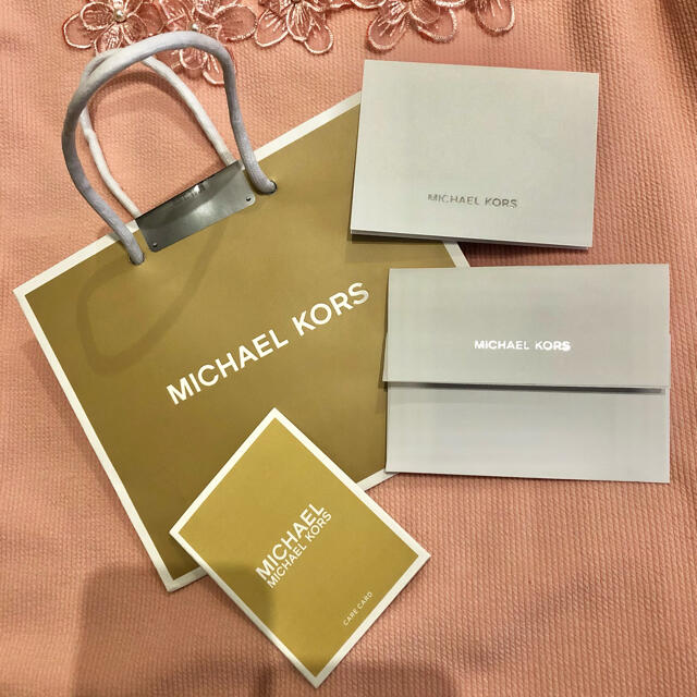Michael Kors(マイケルコース)の匿名発送　送料込　マイケルコース　Michael Kors 紙袋　ポストカード　 レディースのバッグ(ショップ袋)の商品写真
