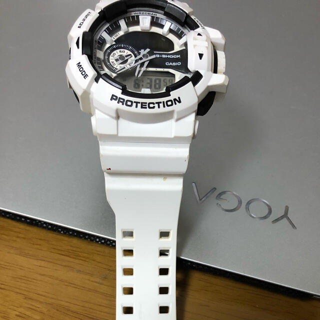 G-SHOCK(ジーショック)のG-SHOCK 腕時計　白　説明書無 メンズの時計(腕時計(デジタル))の商品写真