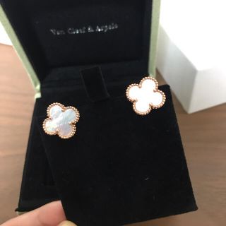 ヴァンクリーフアンドアーペル(Van Cleef & Arpels)のシェル ピアス(ピアス)