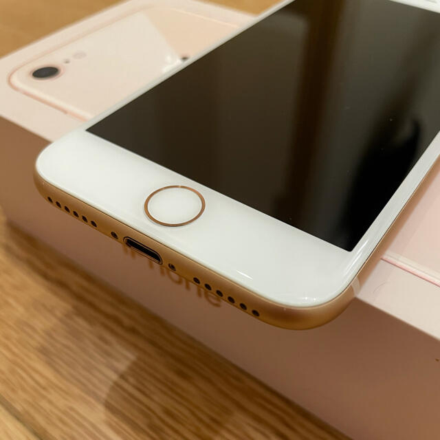 Apple(アップル)の【極美品】iPhone 8 SIMフリー 64G ゴールド 本体 スマホ/家電/カメラのスマートフォン/携帯電話(スマートフォン本体)の商品写真
