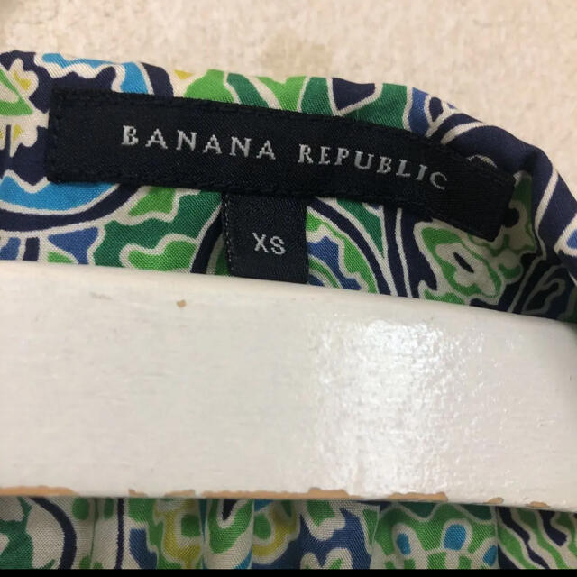 Banana Republic(バナナリパブリック)のペイズリー柄半袖シルクブラウス  Sサイズ レディースのトップス(シャツ/ブラウス(半袖/袖なし))の商品写真