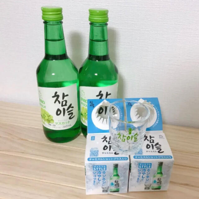 韓国焼酎チャミスル！ショットグラス付き 食品/飲料/酒の酒(焼酎)の商品写真