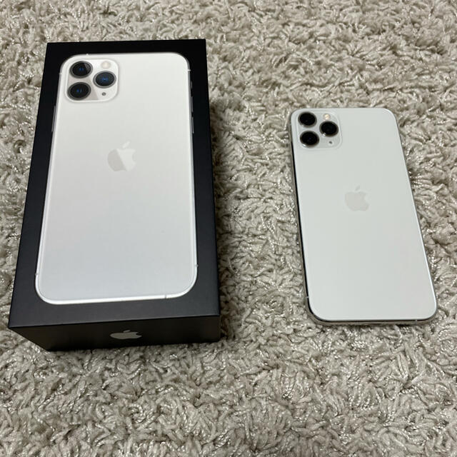 Apple(アップル)のiPhone11Pro 512GB シルバー SIMフリー スマホ/家電/カメラのスマートフォン/携帯電話(スマートフォン本体)の商品写真