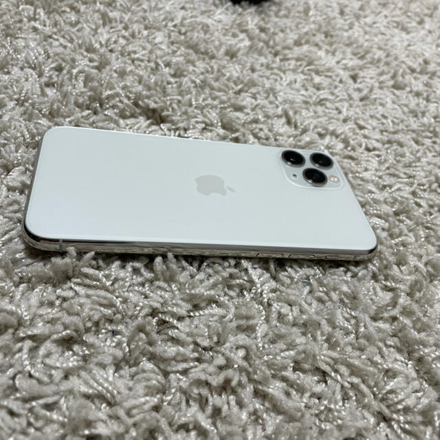 Apple(アップル)のiPhone11Pro 512GB シルバー SIMフリー スマホ/家電/カメラのスマートフォン/携帯電話(スマートフォン本体)の商品写真