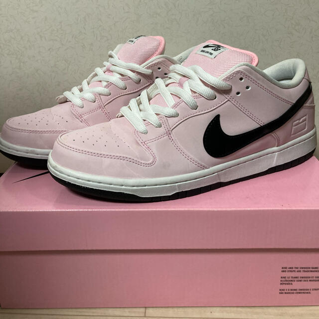 NIKE(ナイキ)のNIKE DUNK LOW SB 28.5 pink box メンズの靴/シューズ(スニーカー)の商品写真