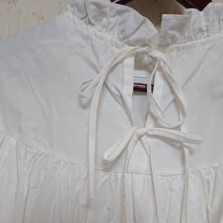 最終 お値下げ❤︎⃜CLOTH & CROSS フリルブラウス、ホワイト