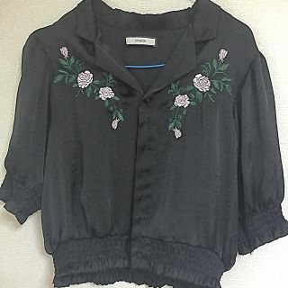 ジュエティ(jouetie)のjouetie刺繍サテントップス(シャツ/ブラウス(長袖/七分))