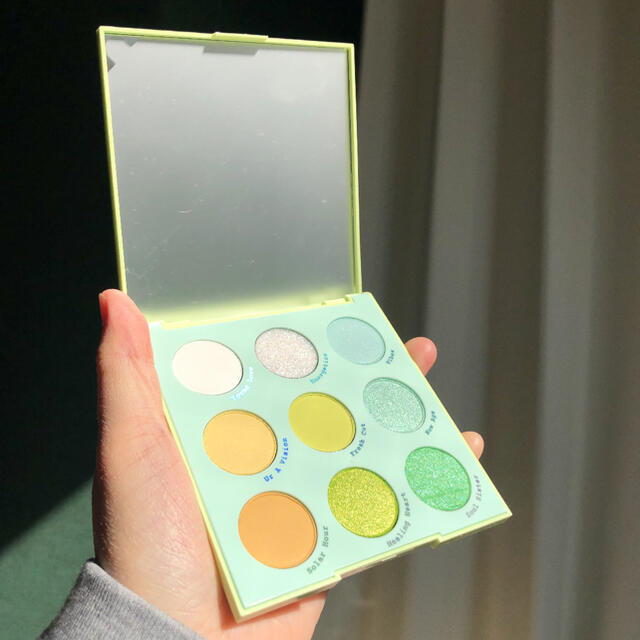 colourpop(カラーポップ)のColourpop Aura & Out コスメ/美容のベースメイク/化粧品(アイシャドウ)の商品写真