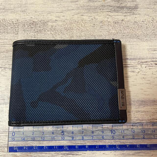 トゥミ(TUMI)のTUMI   財布　カードケース　カモフラ　ブルー　迷彩(折り財布)