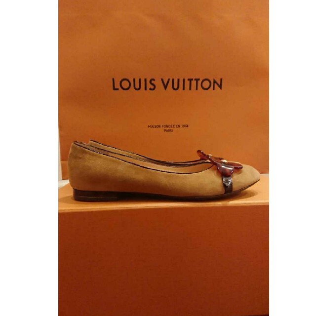 LOUIS VUITTON(ルイヴィトン)のルイヴィトン スエード パンプス フラットシューズ レディースの靴/シューズ(ハイヒール/パンプス)の商品写真