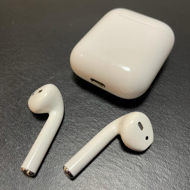 Apple(アップル)のAir Pods （Apple正規品） スマホ/家電/カメラのオーディオ機器(ヘッドフォン/イヤフォン)の商品写真