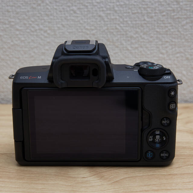 Canon(キヤノン)のCANON EOS Kiss M ダブルズームキット スマホ/家電/カメラのカメラ(ミラーレス一眼)の商品写真