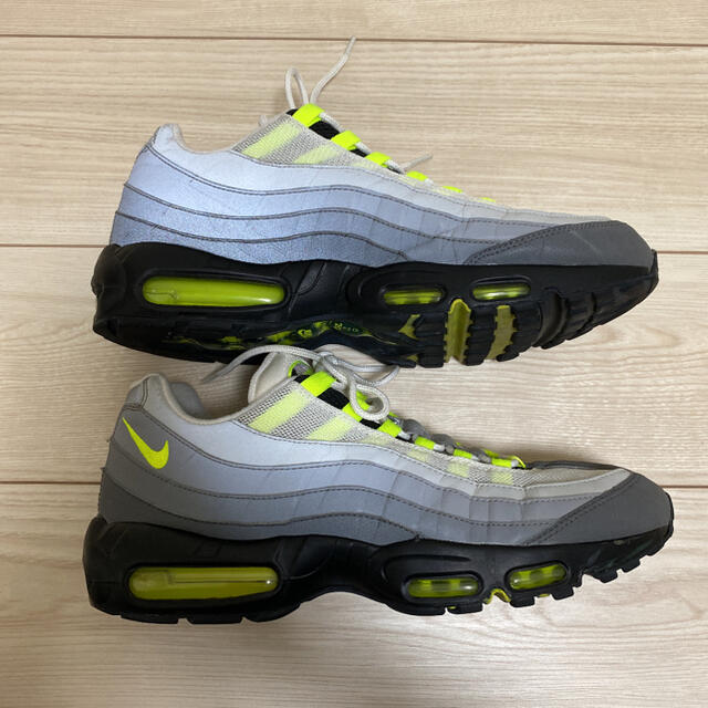 NIKE(ナイキ)のNIKE AIR MAX 95 エアマックス ナイキ スニーカー　イエローグラデ メンズの靴/シューズ(スニーカー)の商品写真