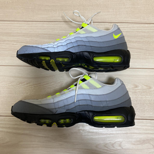 NIKE(ナイキ)のNIKE AIR MAX 95 エアマックス ナイキ スニーカー　イエローグラデ メンズの靴/シューズ(スニーカー)の商品写真