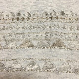 テチチ(Techichi)の上品♡幾何学柄ライン刺繍❤︎グレージュTシャツ(Tシャツ(半袖/袖なし))