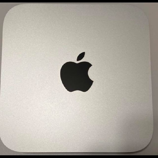 Apple(アップル)のApple Mac mini Apple M1 Chip (8GB RAM, 2 スマホ/家電/カメラのPC/タブレット(デスクトップ型PC)の商品写真