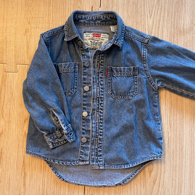 Levi's(リーバイス)のLevi's リーバイス デニムシャツ 3T キッズ/ベビー/マタニティのキッズ服男の子用(90cm~)(ジャケット/上着)の商品写真