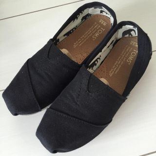 トムズ(TOMS)のTOMS ブラック 黒 W5.5 22.5 スリッポン(スニーカー)