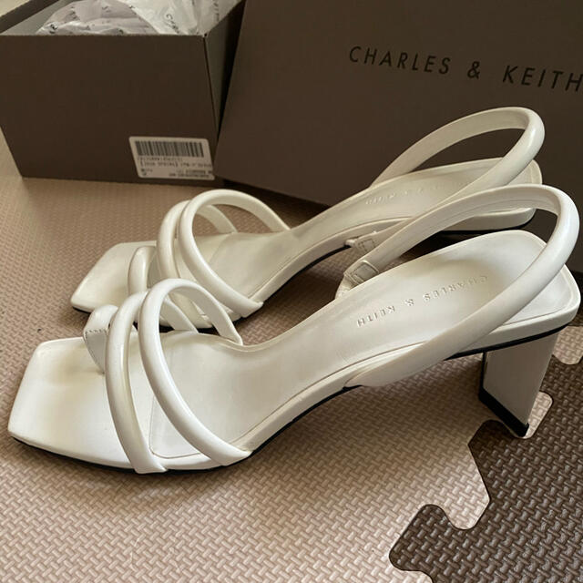 Charles And Keith Charles Keith チューブストラップ スクエアトゥサンダルの通販 By バッフィーナ S Shop チャールズアンドキースならラクマ Charles And Keith Charles Keith チューブストラップ スクエアトゥサンダルの通販 By バッフィーナ S Shop チャールズアンドキースならラクマ