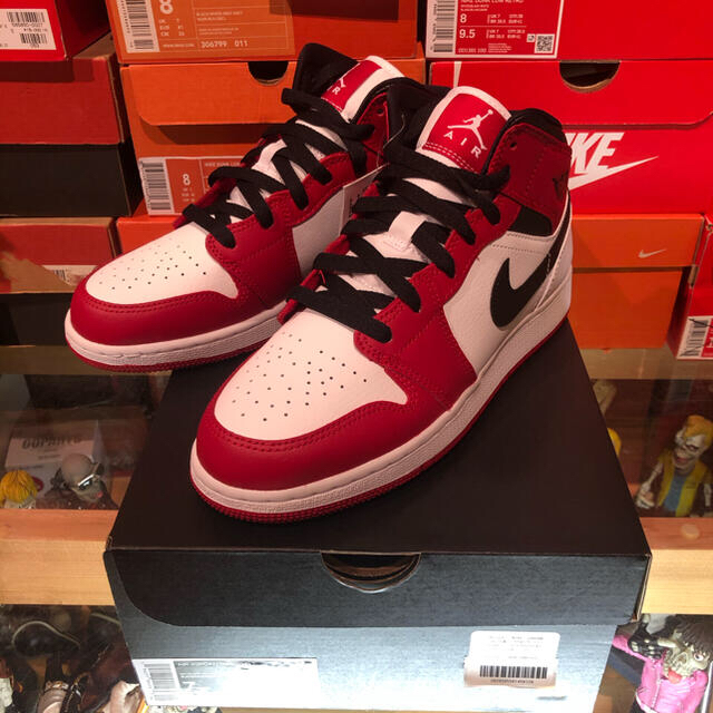 NIKE(ナイキ)のNIKE AIR JORDAN 1 MID CHICAGO GS メンズの靴/シューズ(スニーカー)の商品写真