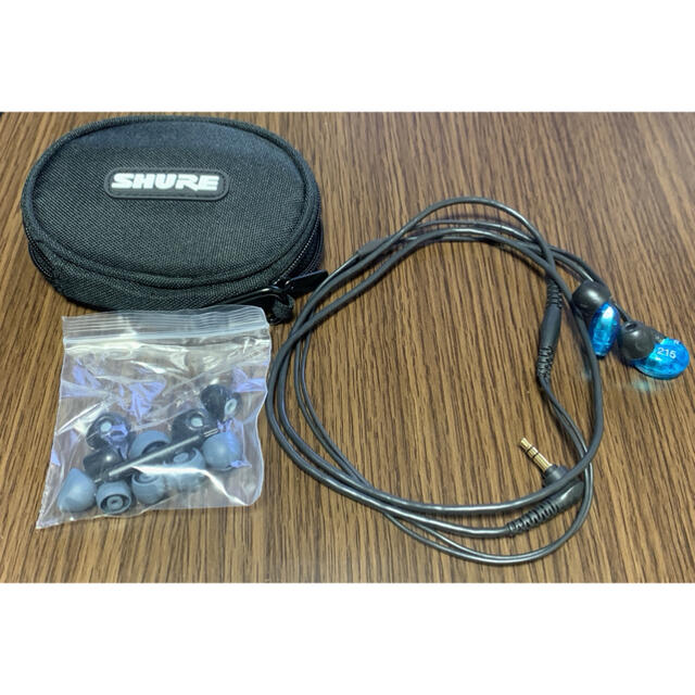 SHURE イヤホン SE215  ブルー スマホ/家電/カメラのオーディオ機器(ヘッドフォン/イヤフォン)の商品写真