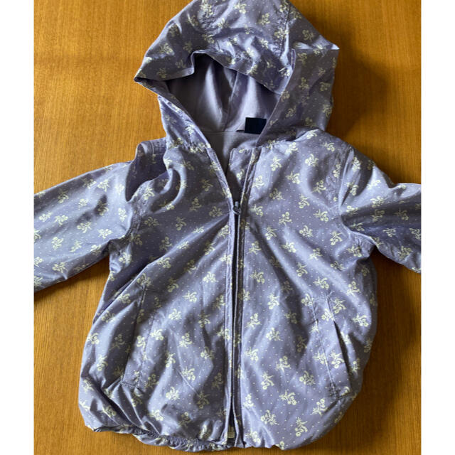 babyGAP(ベビーギャップ)の花柄　紫色　ウィンドブレーカー　 キッズ/ベビー/マタニティのキッズ服女の子用(90cm~)(ジャケット/上着)の商品写真