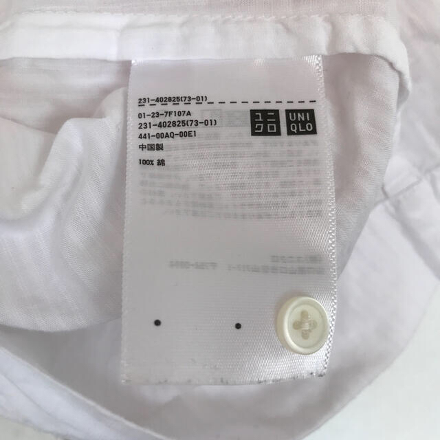 UNIQLO(ユニクロ)の【美品】UNIQLO スタンドフリルカラーシャツ　ホワイト　白 レディースのトップス(シャツ/ブラウス(長袖/七分))の商品写真