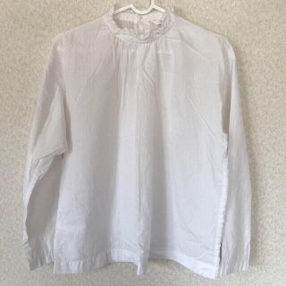 ユニクロ(UNIQLO)の【美品】UNIQLO スタンドフリルカラーシャツ　ホワイト　白(シャツ/ブラウス(長袖/七分))