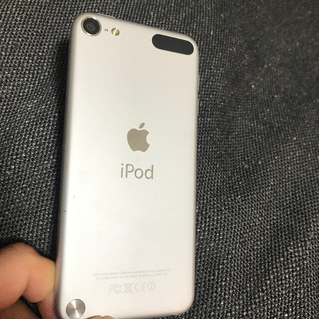 iPod touch(アイポッドタッチ)の＊中古＊iPod touch  スマホ/家電/カメラのスマートフォン/携帯電話(その他)の商品写真