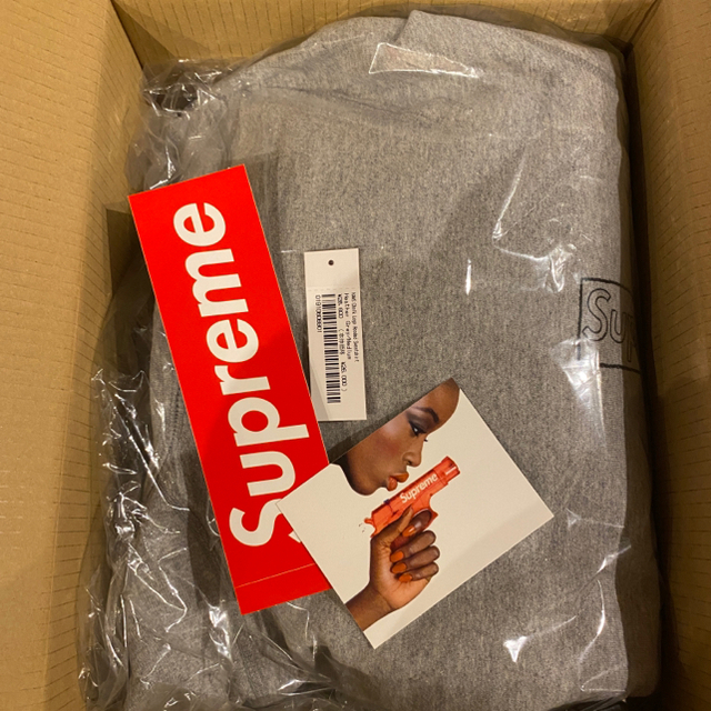 Supreme(シュプリーム)のSupreme KAWS Chalk Logo Hooded GREY M メンズのトップス(パーカー)の商品写真