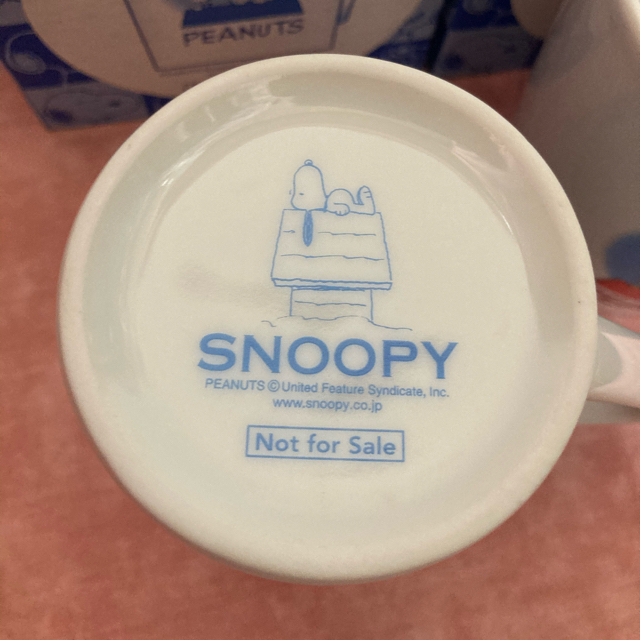 PEANUTS(ピーナッツ)のSNOOPY マグカップ (非売品) 2個セット インテリア/住まい/日用品のキッチン/食器(グラス/カップ)の商品写真