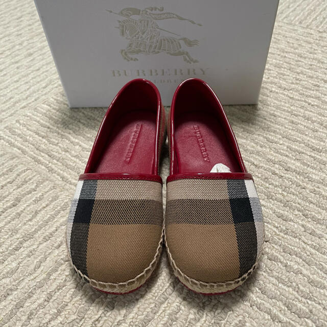 BURBERRY(バーバリー)のBurberry  靴　16.5cm  新品 キッズ/ベビー/マタニティのキッズ靴/シューズ(15cm~)(スリッポン)の商品写真