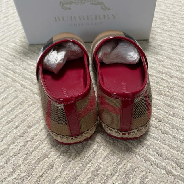 BURBERRY(バーバリー)のBurberry  靴　16.5cm  新品 キッズ/ベビー/マタニティのキッズ靴/シューズ(15cm~)(スリッポン)の商品写真