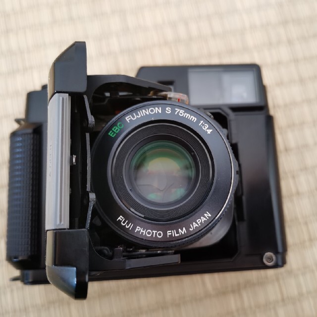 FUJICA 6x4.5 詳細不明　ジャンク品 スマホ/家電/カメラのカメラ(フィルムカメラ)の商品写真