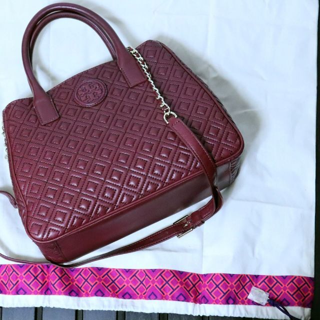 Tory Burch(トリーバーチ)の専用ページ　トリーバーチ　2way バッグ　正規店購入　新品未使用　自宅保管品 レディースのバッグ(ハンドバッグ)の商品写真