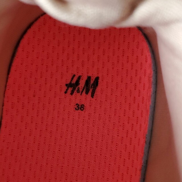 H&M(エイチアンドエム)の人気 完売 H&M チャンキーソールスニーカー ACNE おじ靴 OGGI レディースの靴/シューズ(スニーカー)の商品写真