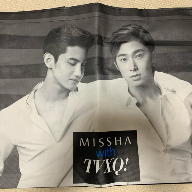 東方神起(トウホウシンキ)の東方神起グッズ6点＋バッヂ等 エンタメ/ホビーのCD(K-POP/アジア)の商品写真