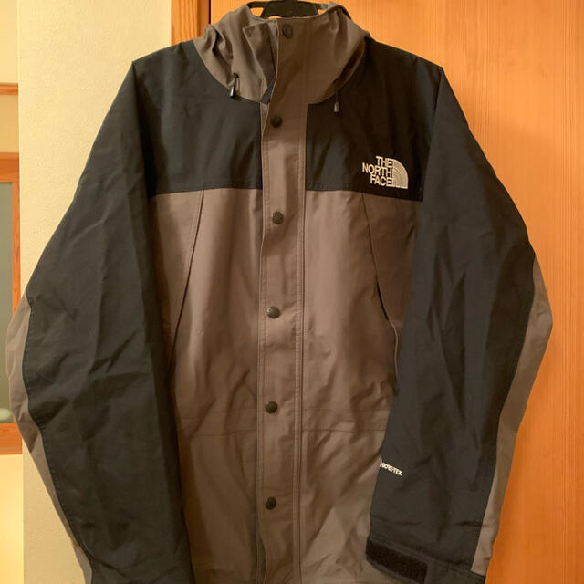 THE NORTH FACE(ザノースフェイス)のザ・ノースフェイス マウンテンライトジャケット Mサイズ ニュートープ メンズのジャケット/アウター(マウンテンパーカー)の商品写真