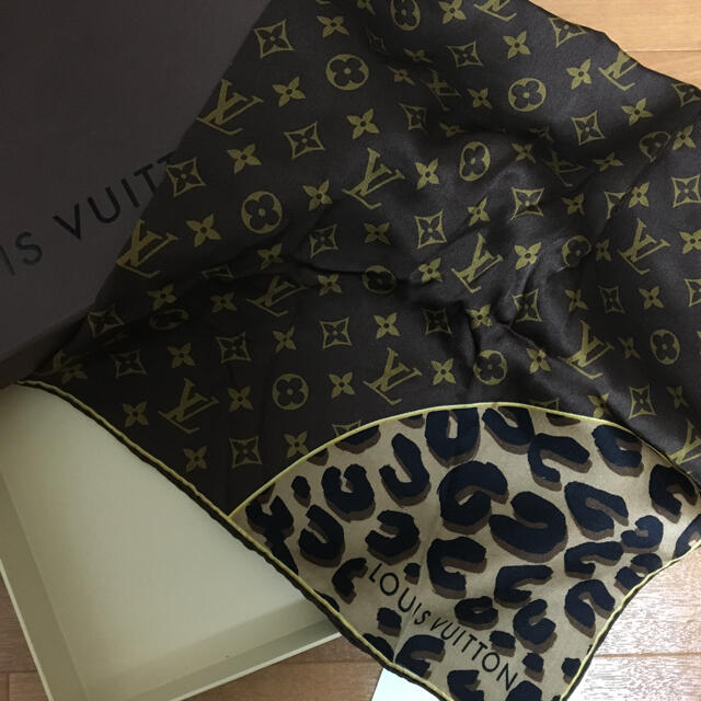 美品LOUIS VUITTON シルクスカーフ レオパード豹柄モノグラムアニマル