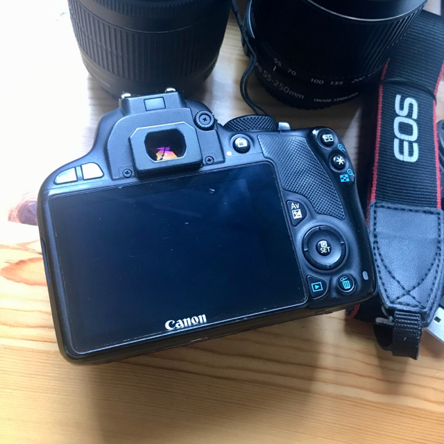 Canon(キヤノン)のCanon EOS Kiss X7 ダブルズームキット 美品 おまけ付き スマホ/家電/カメラのカメラ(デジタル一眼)の商品写真