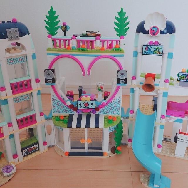 Lego(レゴ)の値下げ！美品！LEGOフレンズ   ハートレイクシティリゾート キッズ/ベビー/マタニティのおもちゃ(積み木/ブロック)の商品写真