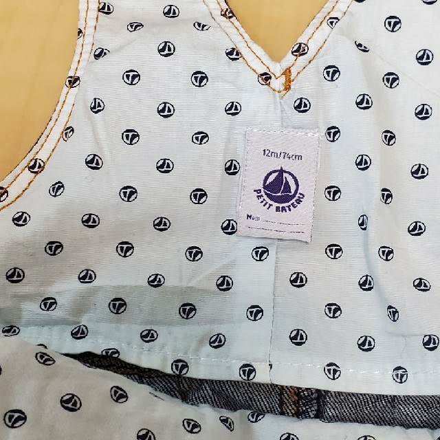 PETIT BATEAU(プチバトー)の【あこチロ様専用】プチバトー　デニムジャンパースカート　74cm キッズ/ベビー/マタニティのベビー服(~85cm)(スカート)の商品写真