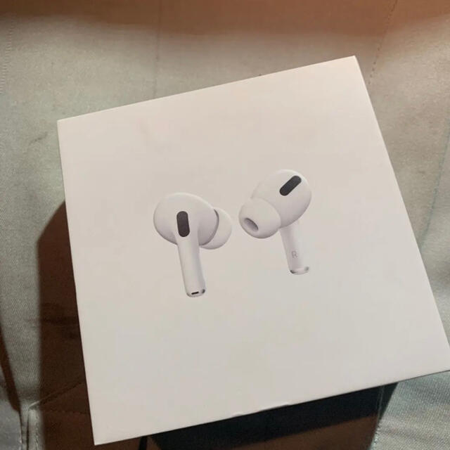 Apple(アップル)のえり様専用　　Apple AirPods Pro 美品　国内正規品 スマホ/家電/カメラのオーディオ機器(ヘッドフォン/イヤフォン)の商品写真