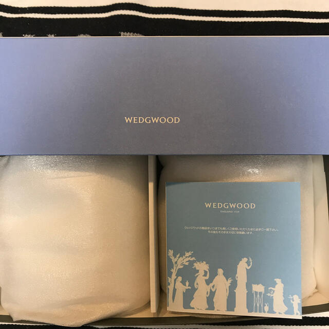 WEDGWOOD(ウェッジウッド)のWEDGWOOD  ストロベリーブルー　マグカップ2つセット インテリア/住まい/日用品のキッチン/食器(グラス/カップ)の商品写真