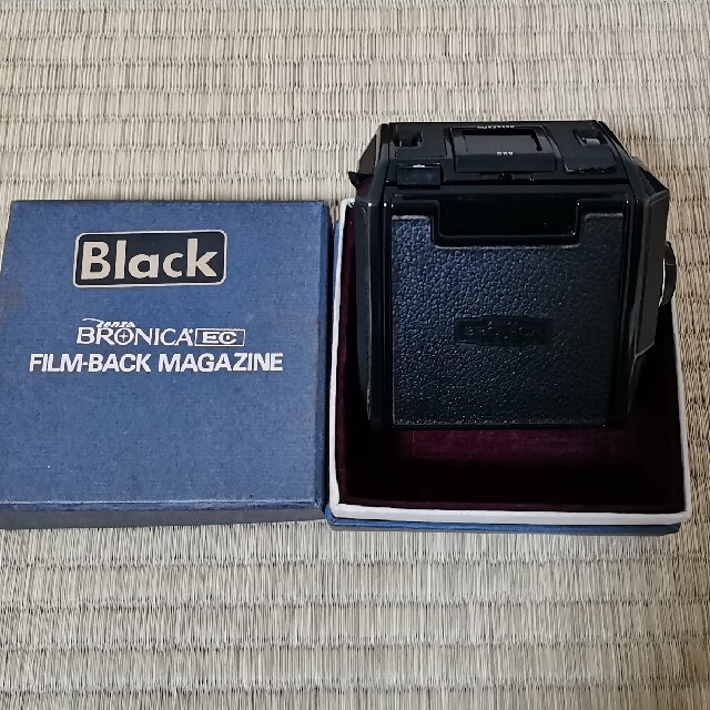 Black BRONICA EC FILM-BACK MAGAZINE スマホ/家電/カメラのカメラ(フィルムカメラ)の商品写真