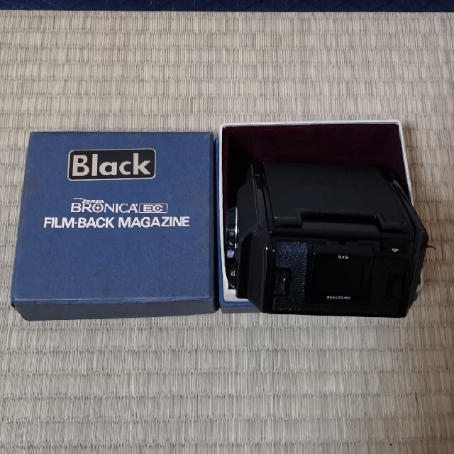 Black BRONICA EC FILM-BACK MAGAZINE スマホ/家電/カメラのカメラ(フィルムカメラ)の商品写真