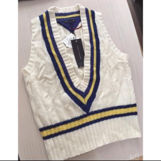 トミーヒルフィガー(TOMMY HILFIGER)のTOMMY HILFIGER❤︎ホワイトニットベスト S 新品(ベスト/ジレ)