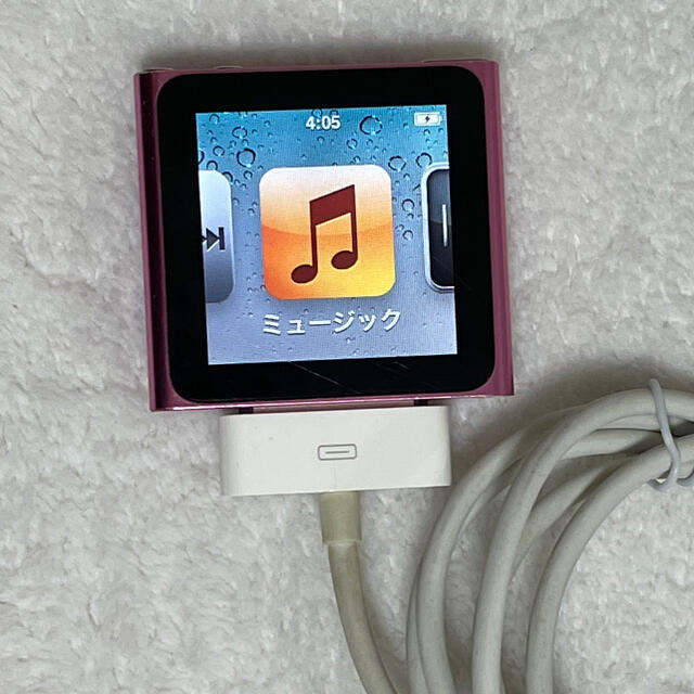 Apple(アップル)の iPod nano 第6世代  本体&充電ケーブル付き　再値下げ スマホ/家電/カメラのオーディオ機器(ポータブルプレーヤー)の商品写真