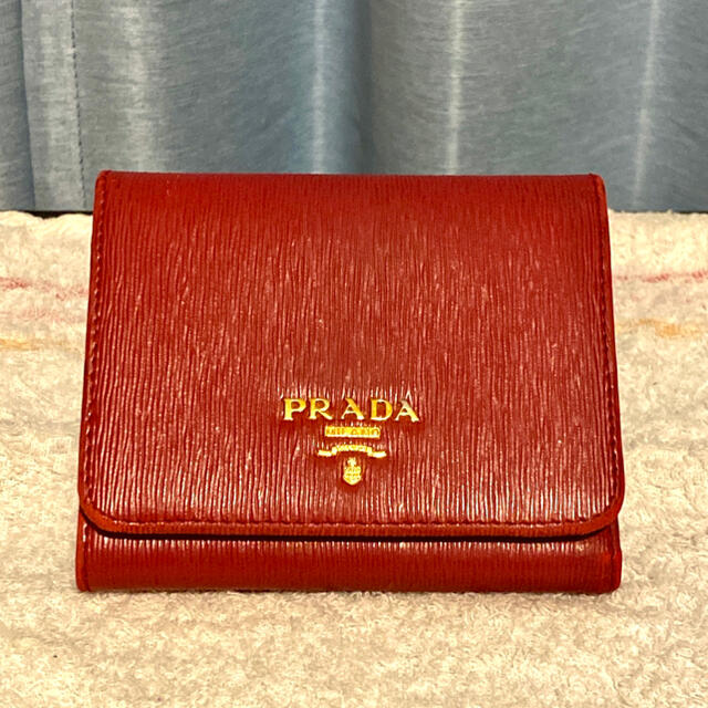 PRADA(プラダ)のPRADA    プラダ　三つ折り財布　レッド　赤　レザー レディースのファッション小物(財布)の商品写真