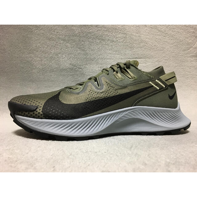 NIKE(ナイキ)の海外限定 NIKE PEGASUS TRAIL 2 KHAKI OLIVE メンズの靴/シューズ(スニーカー)の商品写真